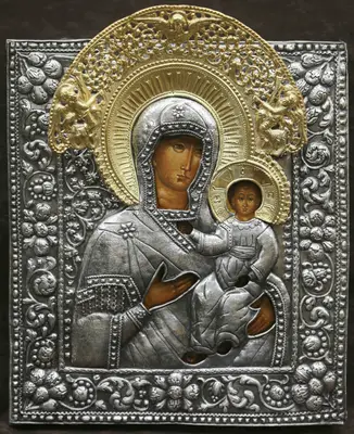 Старинная икона "Богоматерь Смоленская" в пышном барочном окладе