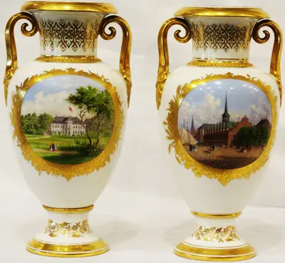 Старинные парные вазы c видами королевских дворцов. 1830 - 1840 гг.