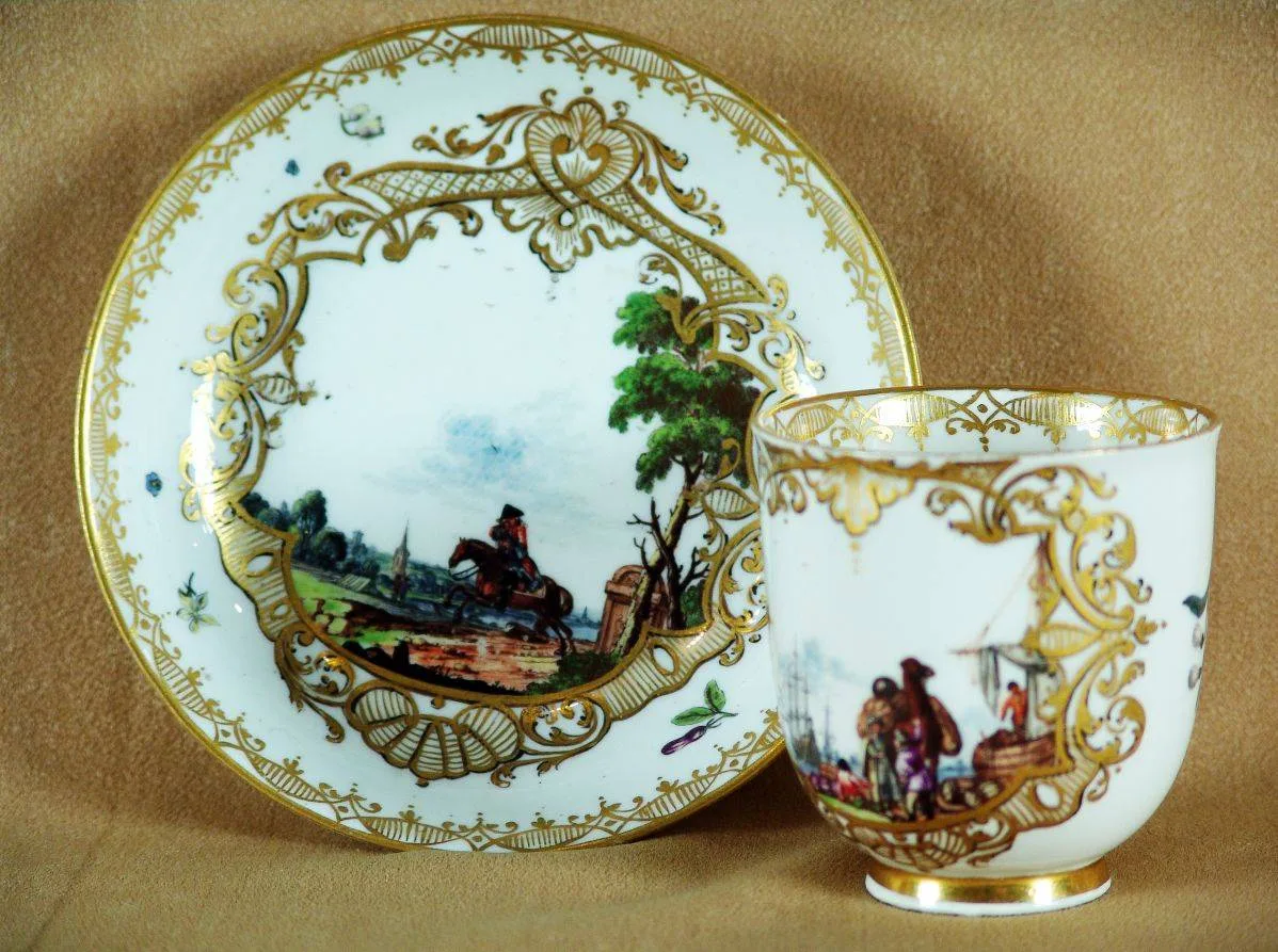 Чайная пара с видом кораблей. 1720-1730-е годы