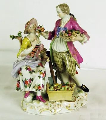 Статуэтка "Девушка и юноша садовники" 1850-1860-е гг.