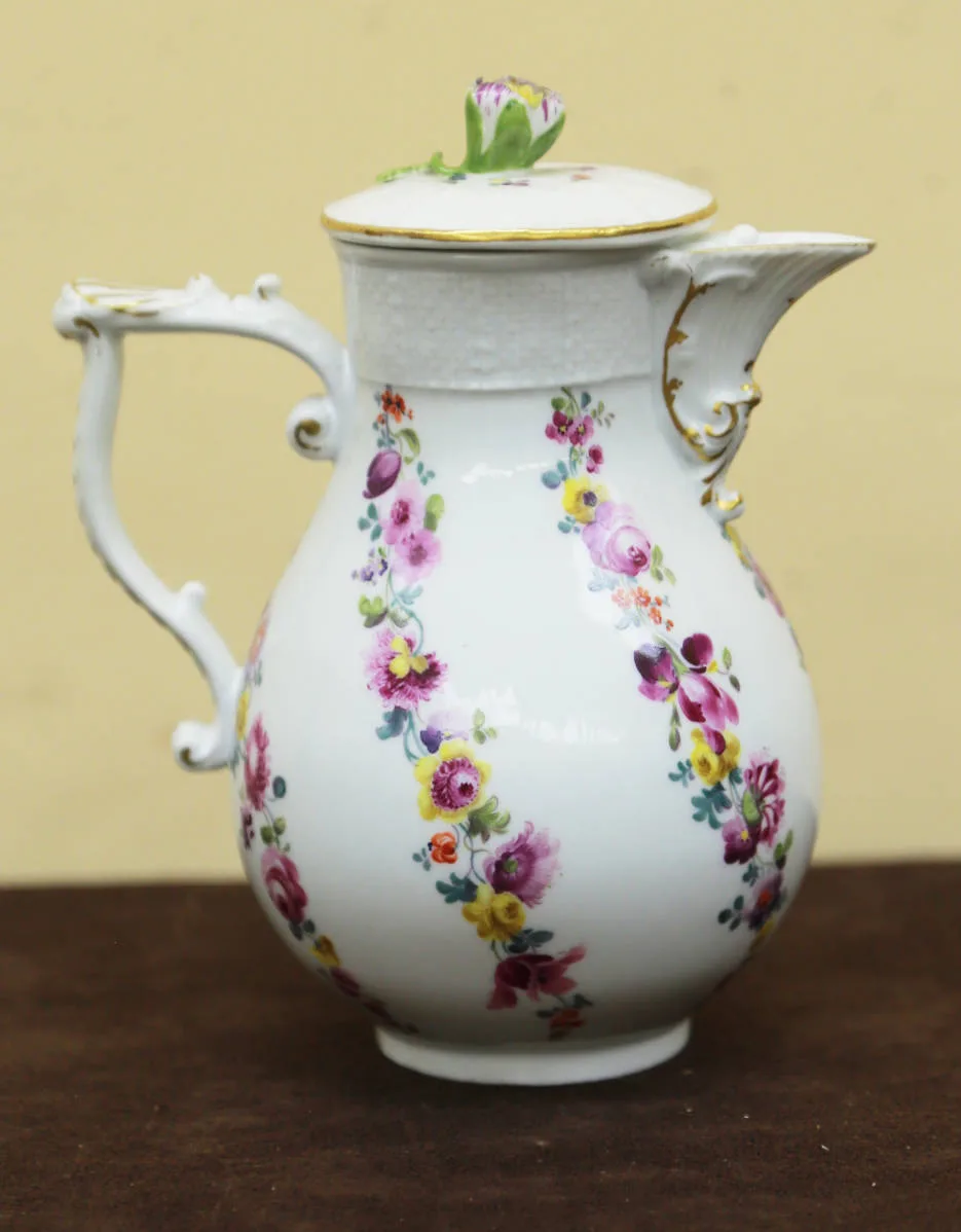 Кувшин с флоральным рисунком. 1740-1774 гг