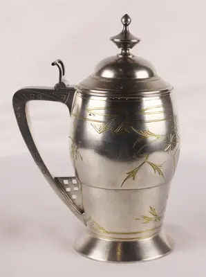 Серебряная пивная кружка с крышкой