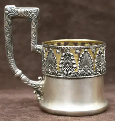 Подстаканник, украшенный меандром и пальметтами 1908-1917гг