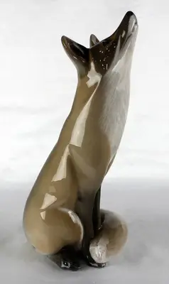 Фарфоровая статуэтка "Лис"