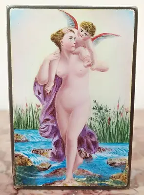 Старинный серебряный спичечный коробок "Венера и Амур"