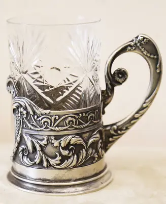Подстаканник с листьями аканта, гирляндами и картушем