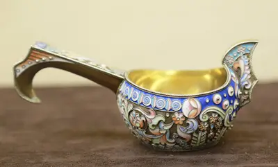 Старинный ковш с эмалью и зернью