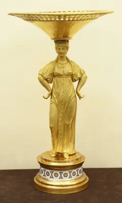 Ваза с фигурой крестьянки из Михайловского сервиза
