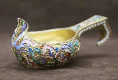 Старинный ковш с расписной эмалью
