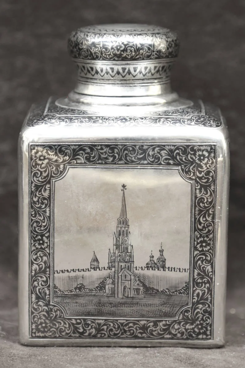 Серебряная чайница с видами Москвы